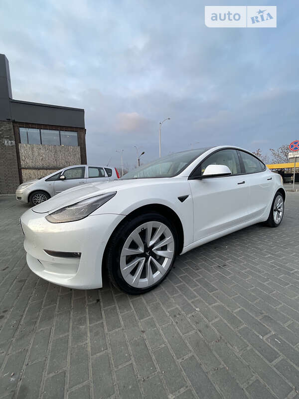 Седан Tesla Model 3 2022 в Днепре