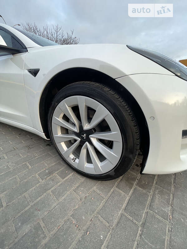 Седан Tesla Model 3 2022 в Днепре