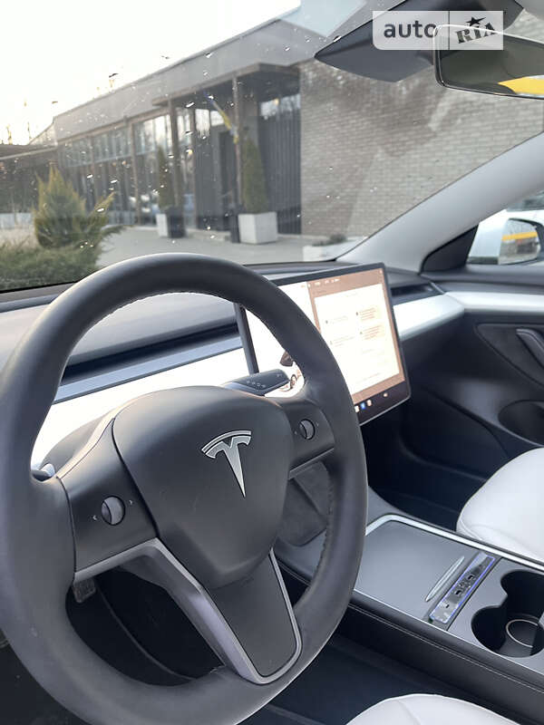 Седан Tesla Model 3 2022 в Днепре