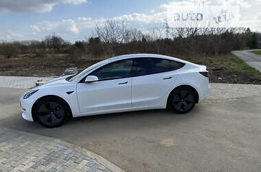 Седан Tesla Model 3 2021 в Киеве