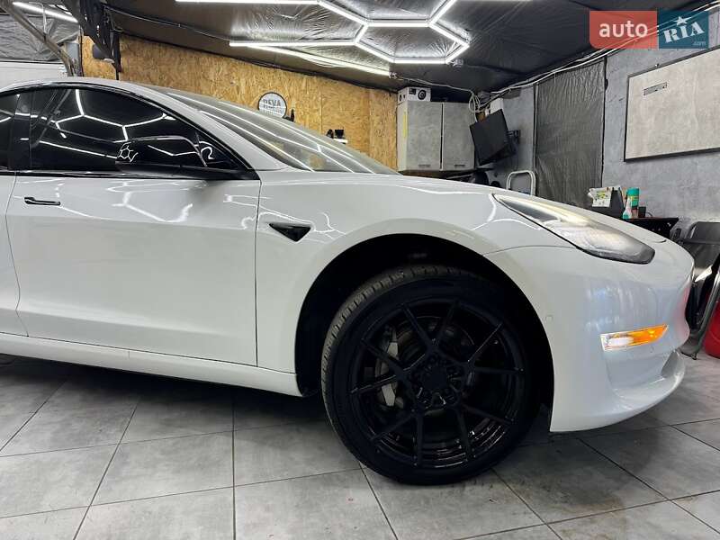 Седан Tesla Model 3 2018 в Дніпрі