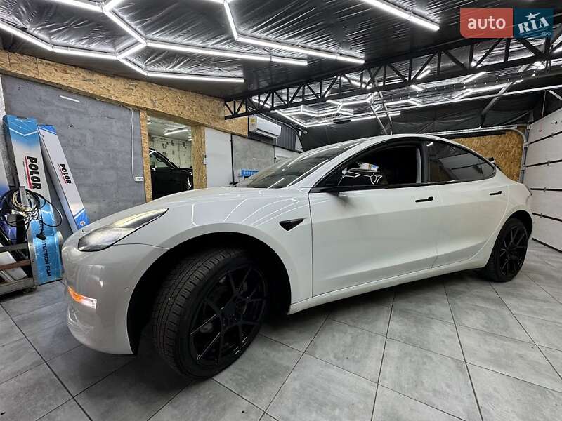 Седан Tesla Model 3 2018 в Дніпрі