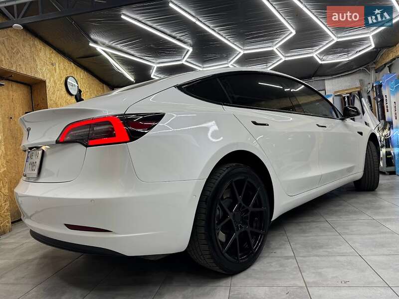 Седан Tesla Model 3 2018 в Дніпрі