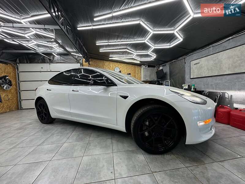 Седан Tesla Model 3 2018 в Дніпрі