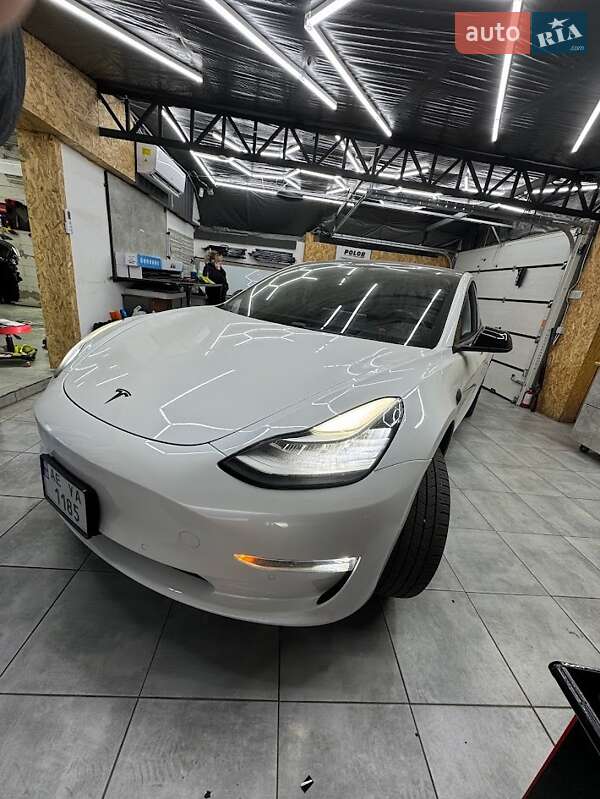 Седан Tesla Model 3 2018 в Дніпрі