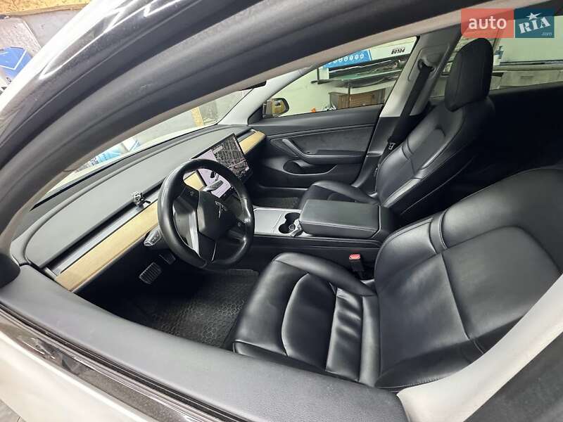 Седан Tesla Model 3 2018 в Дніпрі