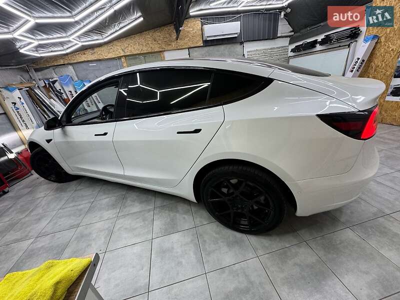 Седан Tesla Model 3 2018 в Дніпрі