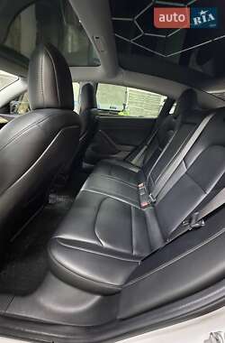 Седан Tesla Model 3 2018 в Дніпрі