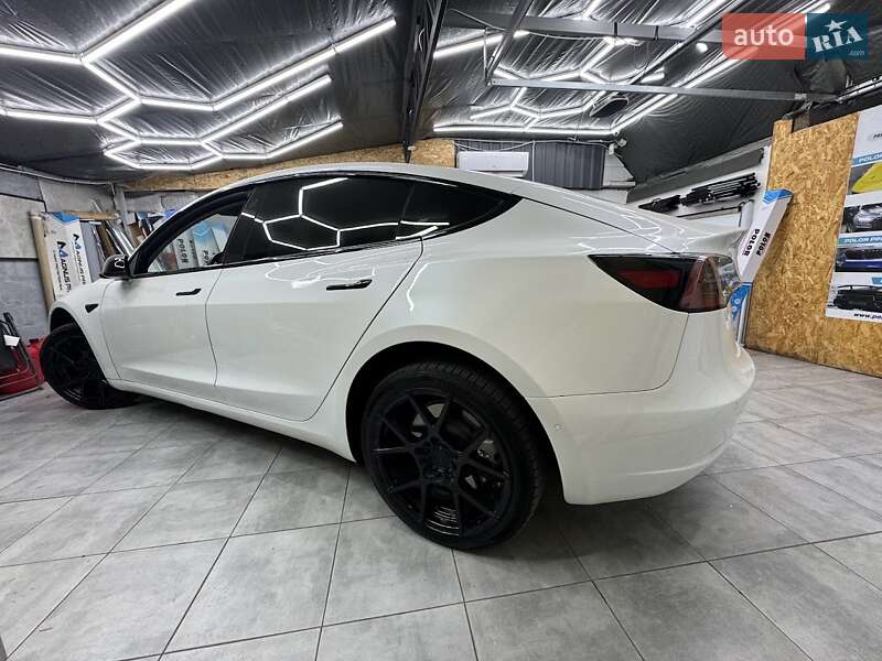 Седан Tesla Model 3 2018 в Дніпрі