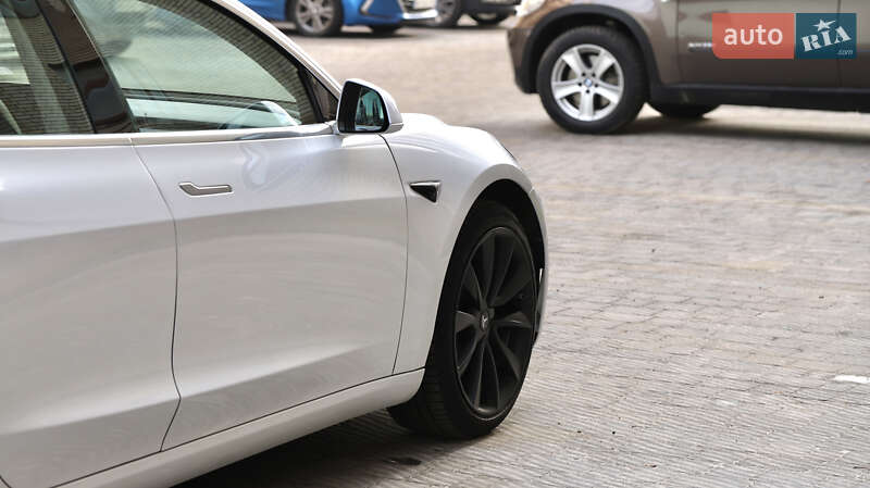 Седан Tesla Model 3 2019 в Тернополі