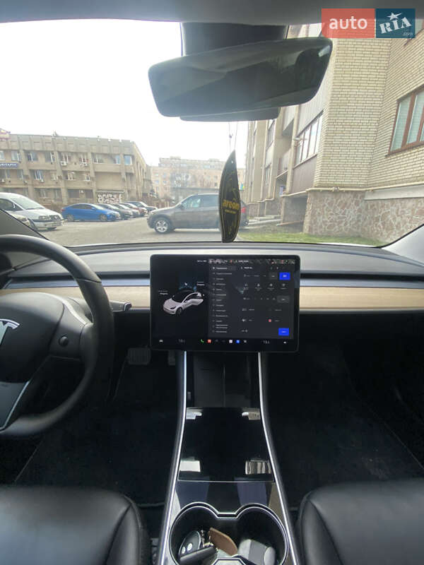 Седан Tesla Model 3 2019 в Тернополі