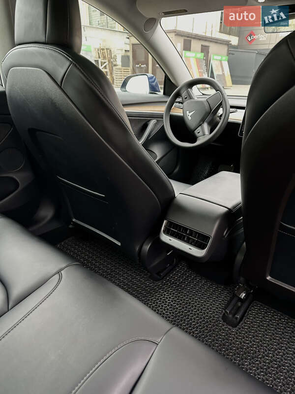 Седан Tesla Model 3 2021 в Івано-Франківську