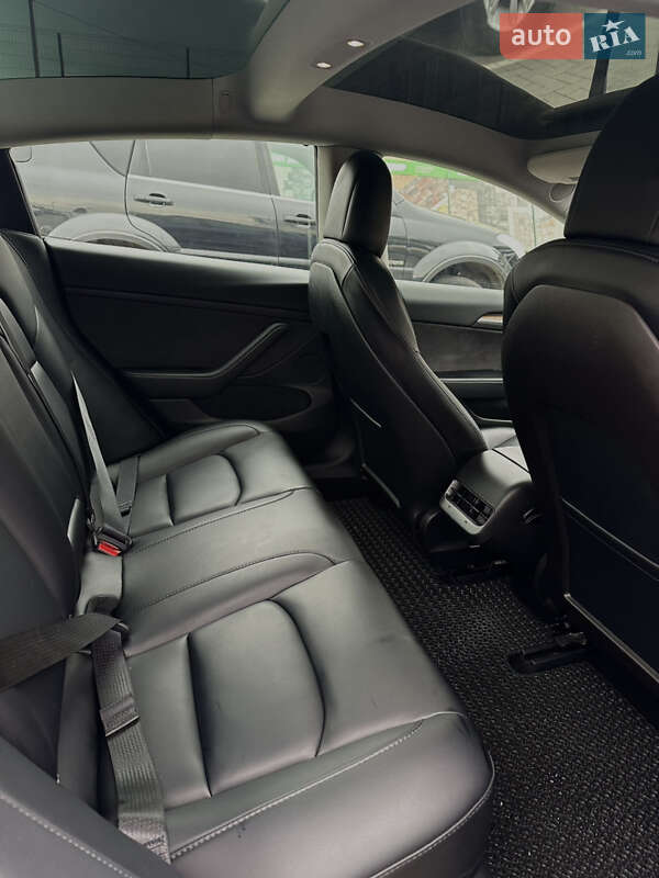 Седан Tesla Model 3 2021 в Івано-Франківську