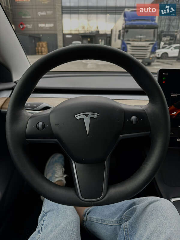 Седан Tesla Model 3 2021 в Івано-Франківську