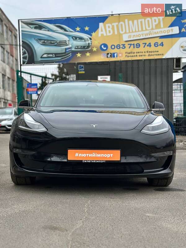 Седан Tesla Model 3 2019 в Сумах