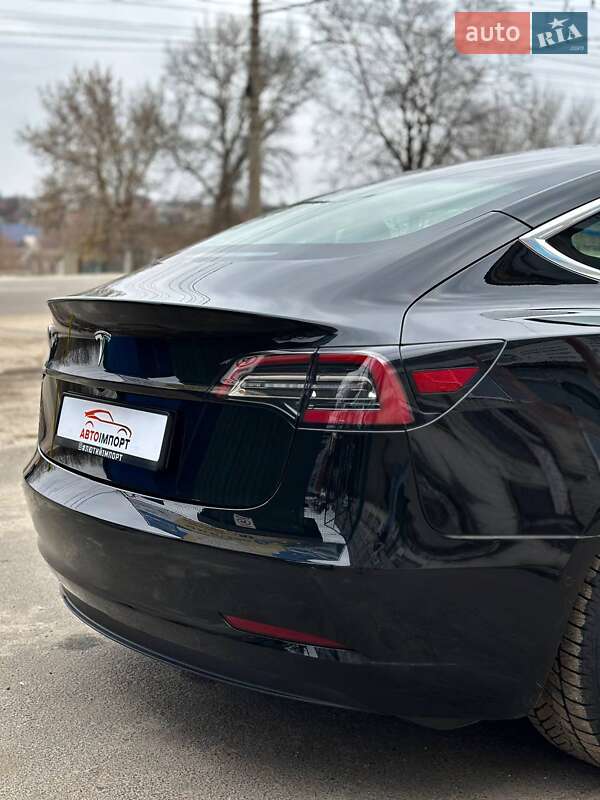 Седан Tesla Model 3 2019 в Сумах