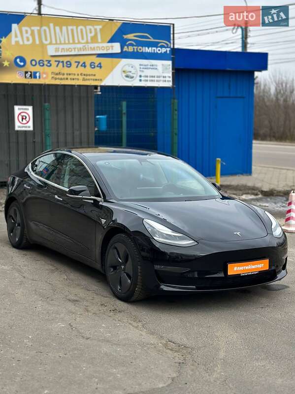 Седан Tesla Model 3 2019 в Сумах