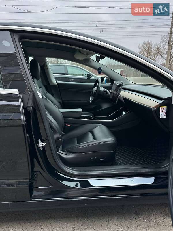 Седан Tesla Model 3 2019 в Сумах