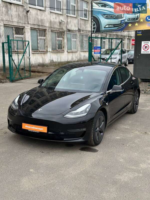 Седан Tesla Model 3 2019 в Сумах