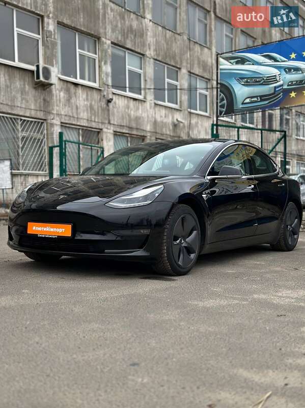 Седан Tesla Model 3 2019 в Сумах