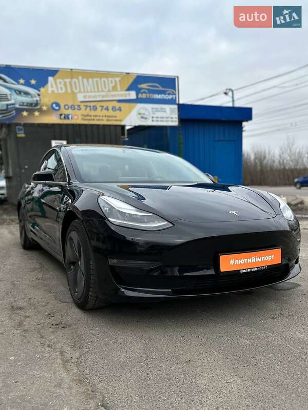 Седан Tesla Model 3 2019 в Сумах