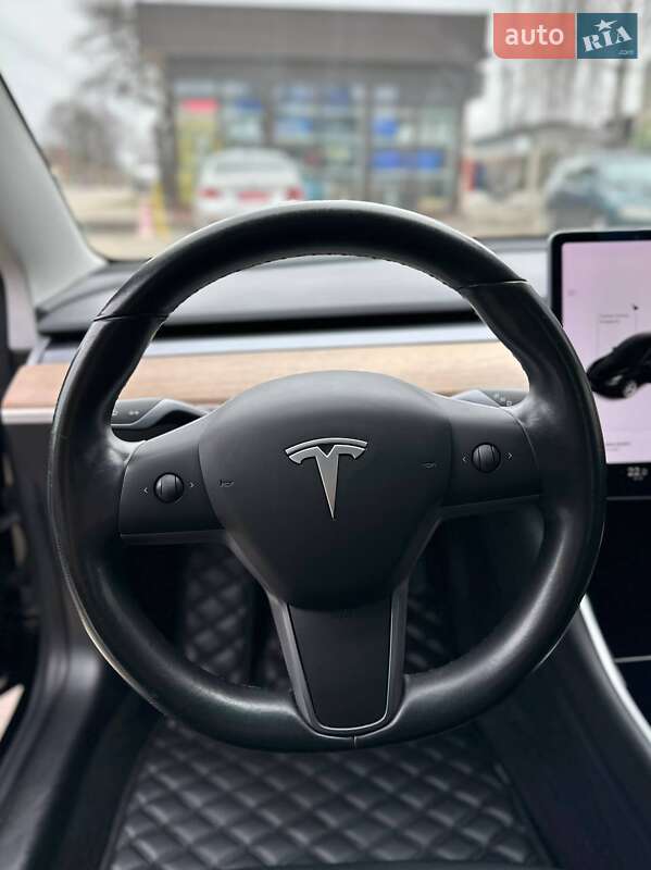 Седан Tesla Model 3 2019 в Сумах