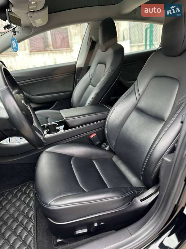 Седан Tesla Model 3 2019 в Сумах