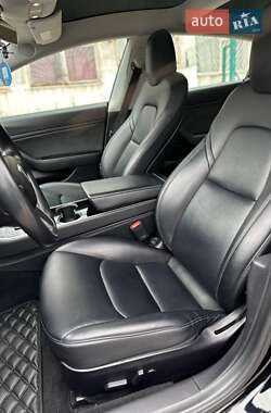 Седан Tesla Model 3 2019 в 
