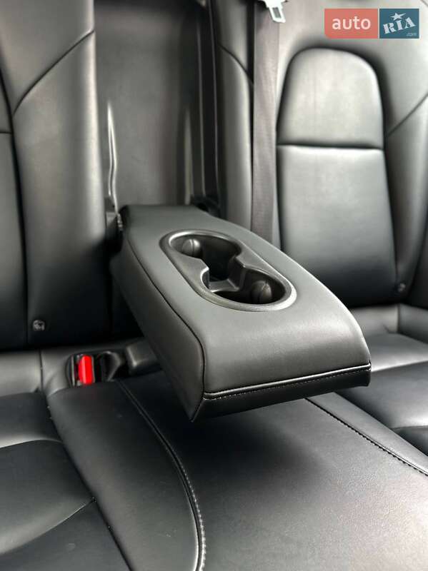 Седан Tesla Model 3 2019 в Сумах