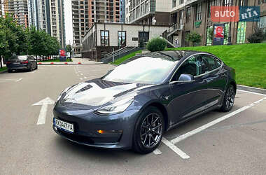 Седан Tesla Model 3 2020 в 