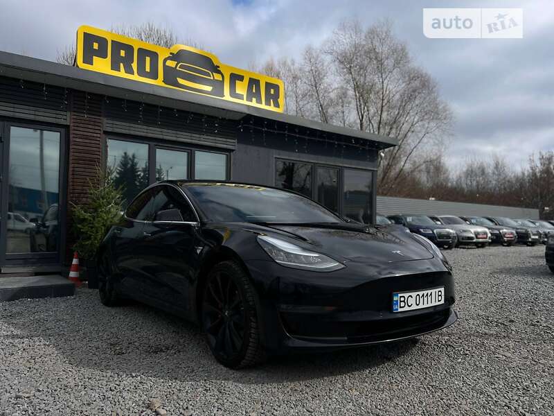 Седан Tesla Model 3 2019 в Львове