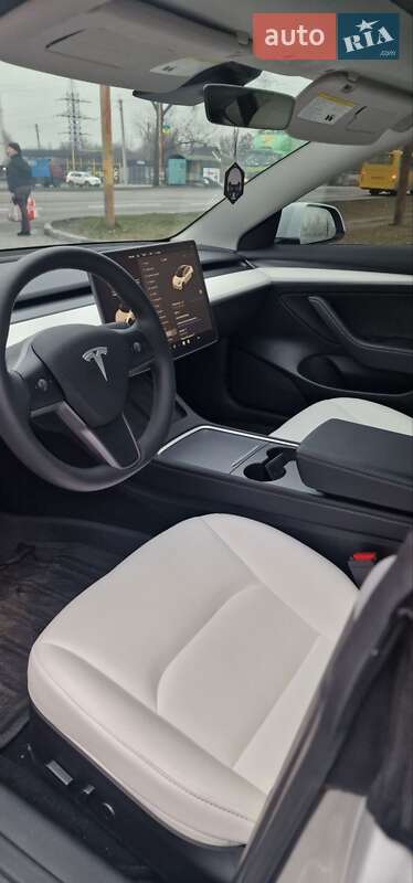 Седан Tesla Model 3 2023 в Днепре