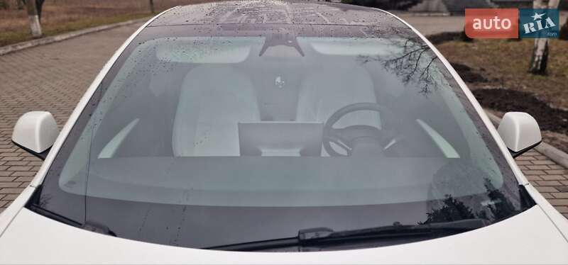 Седан Tesla Model 3 2023 в Днепре