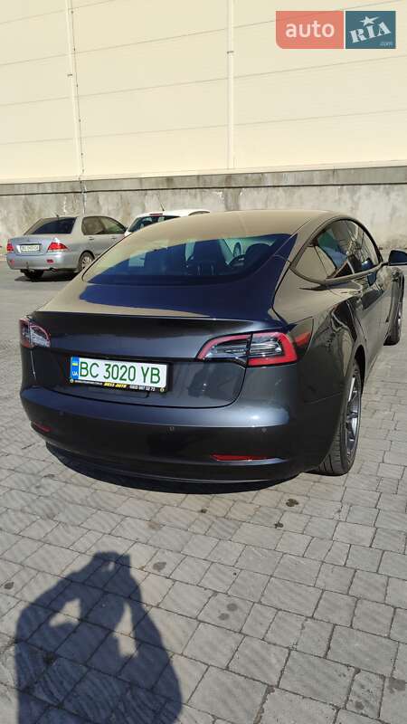 Седан Tesla Model 3 2018 в Львове