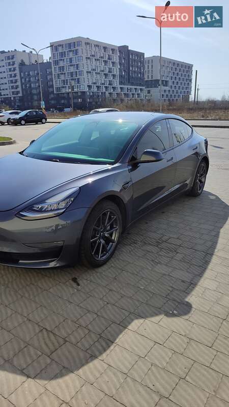 Седан Tesla Model 3 2018 в Львове