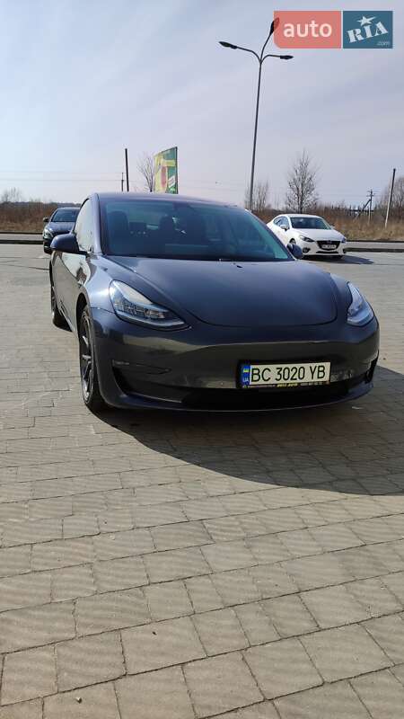 Седан Tesla Model 3 2018 в Львове