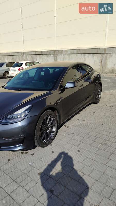 Седан Tesla Model 3 2018 в Львове