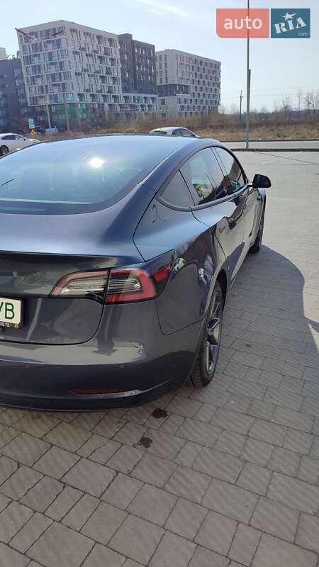 Седан Tesla Model 3 2018 в Львове