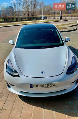 Седан Tesla Model 3 2022 в Черкассах