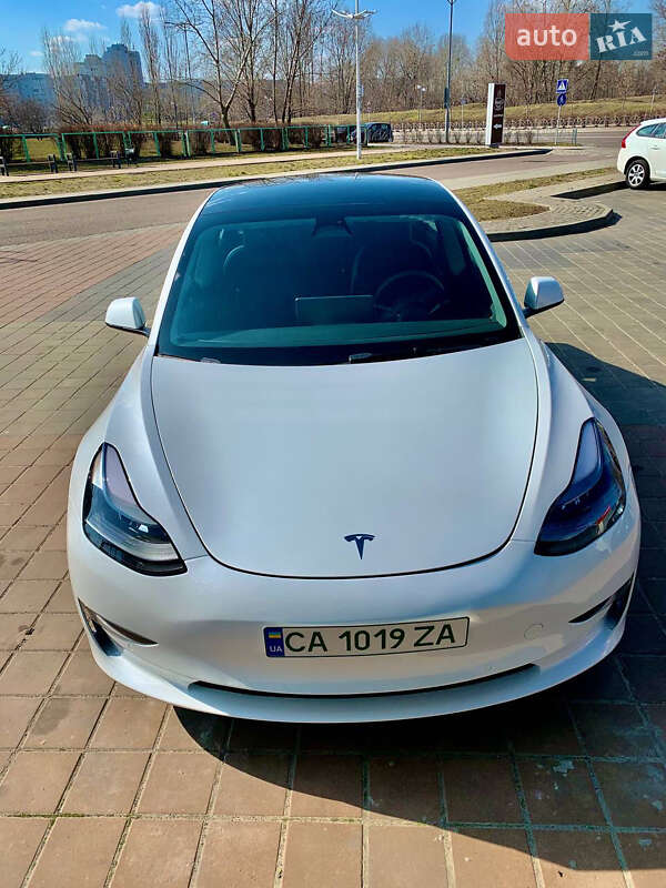 Седан Tesla Model 3 2022 в Черкассах