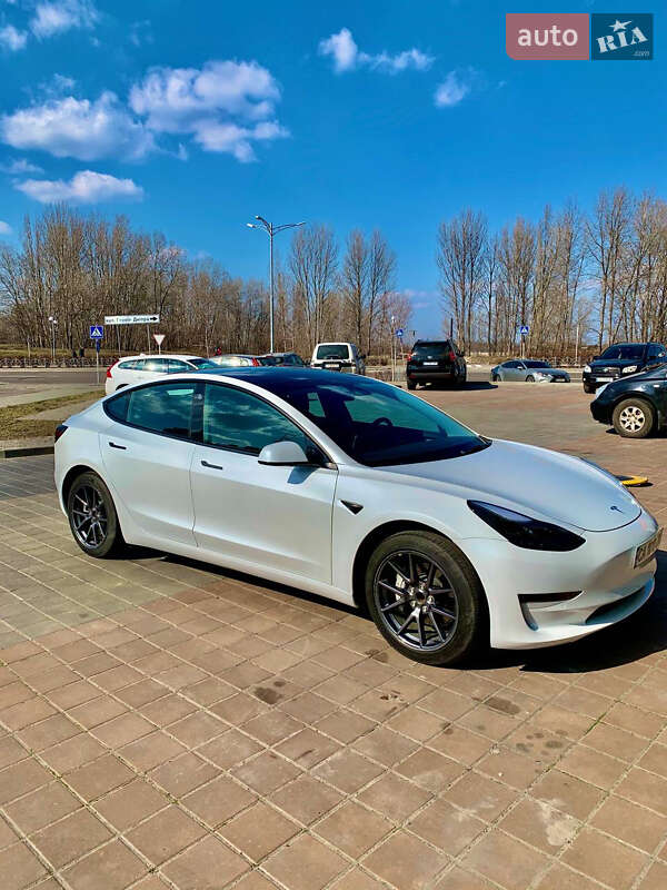 Седан Tesla Model 3 2022 в Черкасах