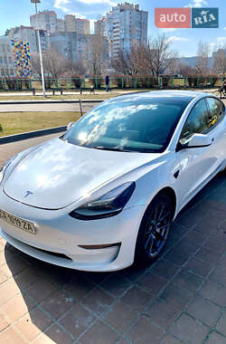 Седан Tesla Model 3 2022 в Черкасах