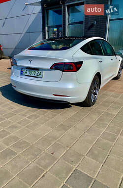Седан Tesla Model 3 2022 в Черкасах