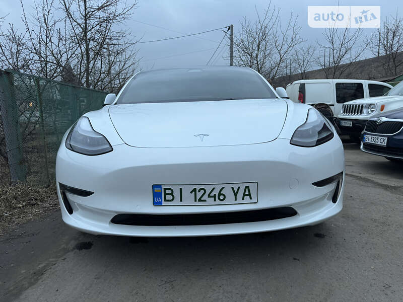 Tesla Model 3 2022