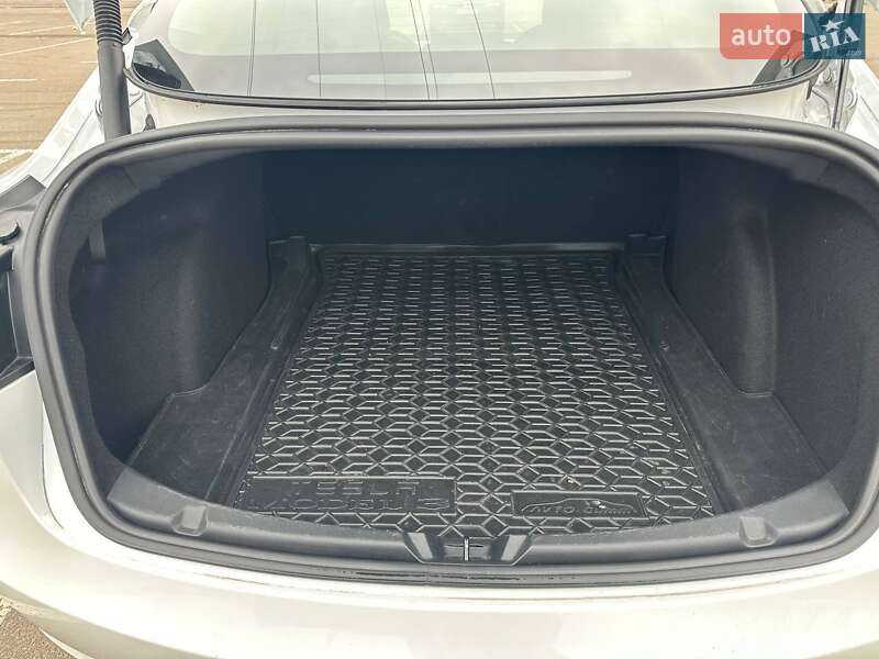 Седан Tesla Model 3 2021 в Києві