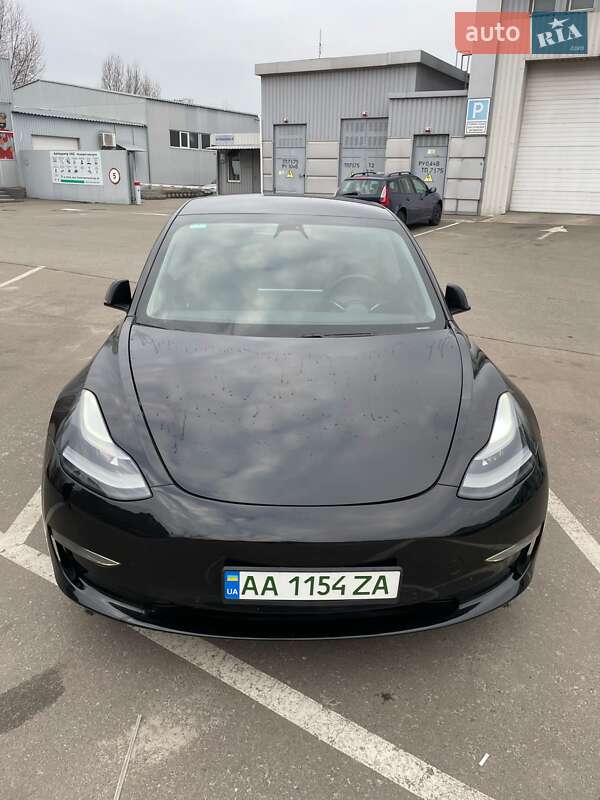 Седан Tesla Model 3 2021 в Киеве