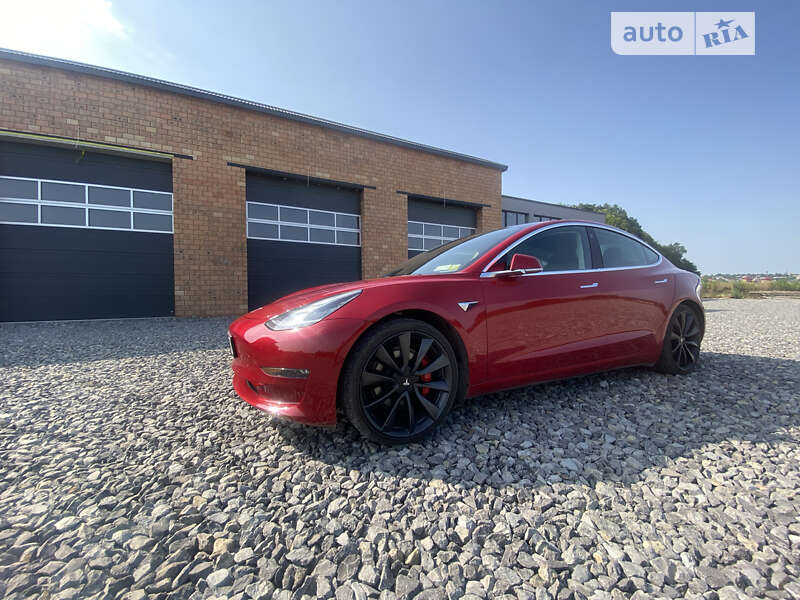 Седан Tesla Model 3 2020 в Черновцах