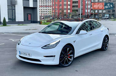 Седан Tesla Model 3 2020 в Києві