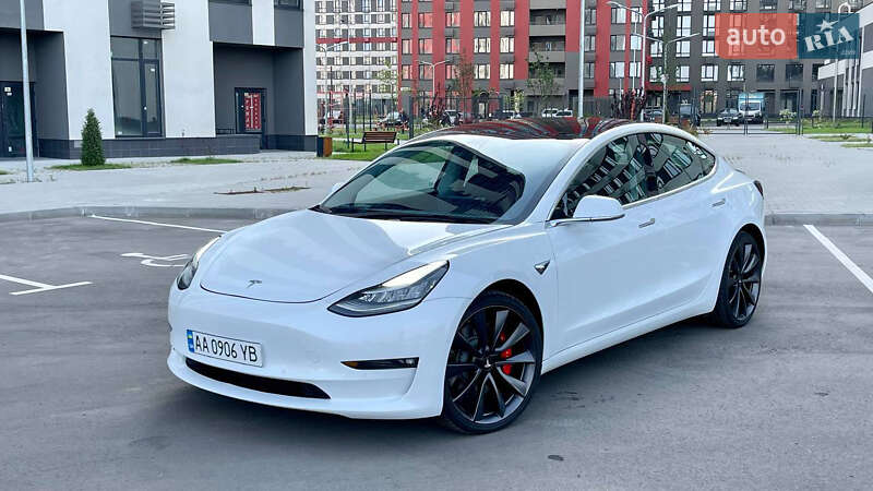 Седан Tesla Model 3 2020 в Киеве