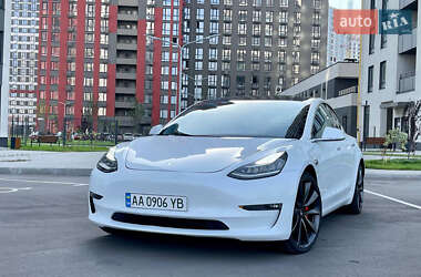Седан Tesla Model 3 2020 в Києві